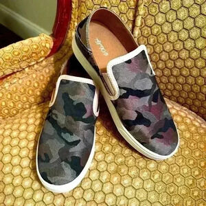 OLUKAI Women’s Pehuea Sneaker in Black/Gray/Dusty Rose Camo, Rubber Soles Sz 7.5